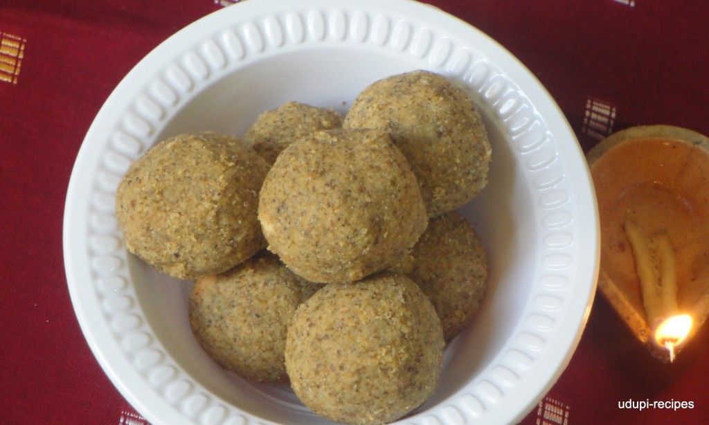 green gram laddu-green gram laddo ready