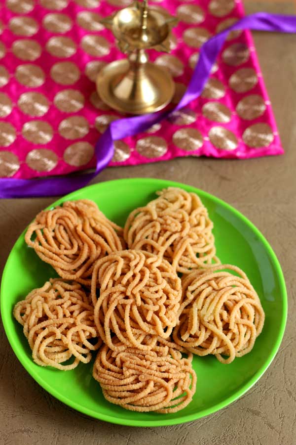 crispy moong dal murukku